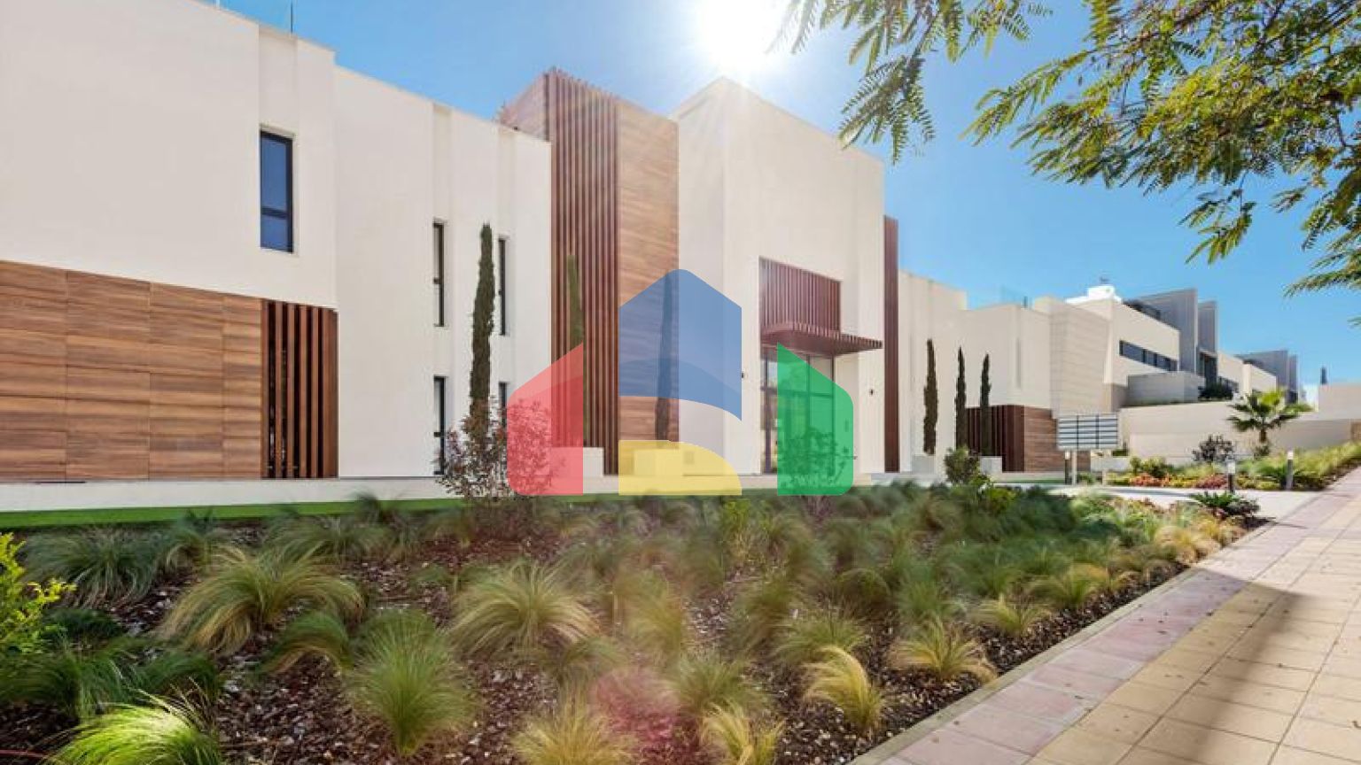 Эта квартира расположена в престижном кондоминиуме Mirador de Estepona.