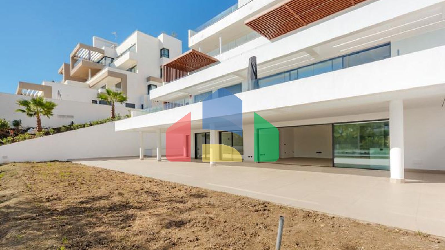 Эта квартира расположена в престижном кондоминиуме Mirador de Estepona.