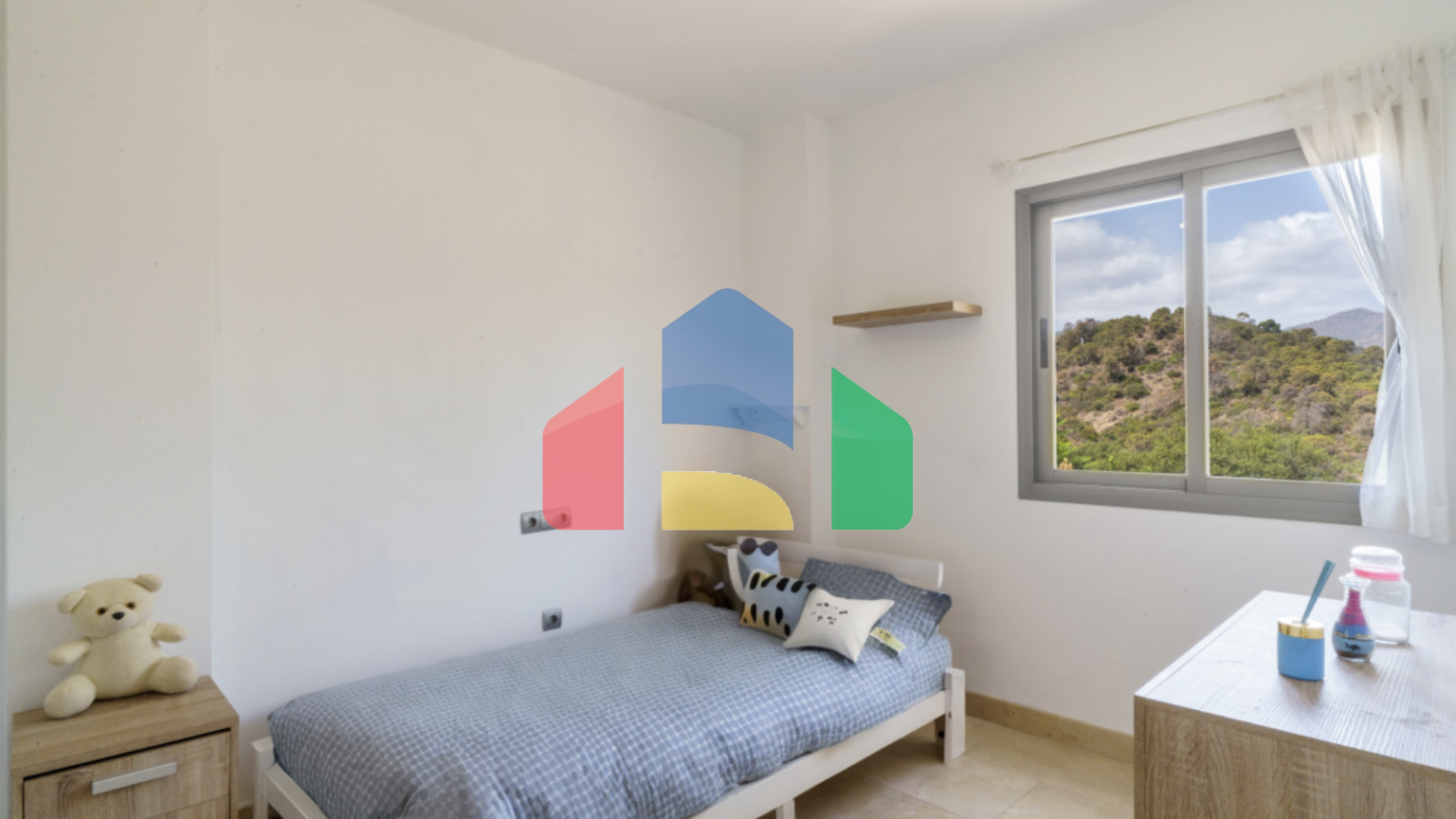 Просторная квартира с 3 спальнями и 2 ванными комнатами