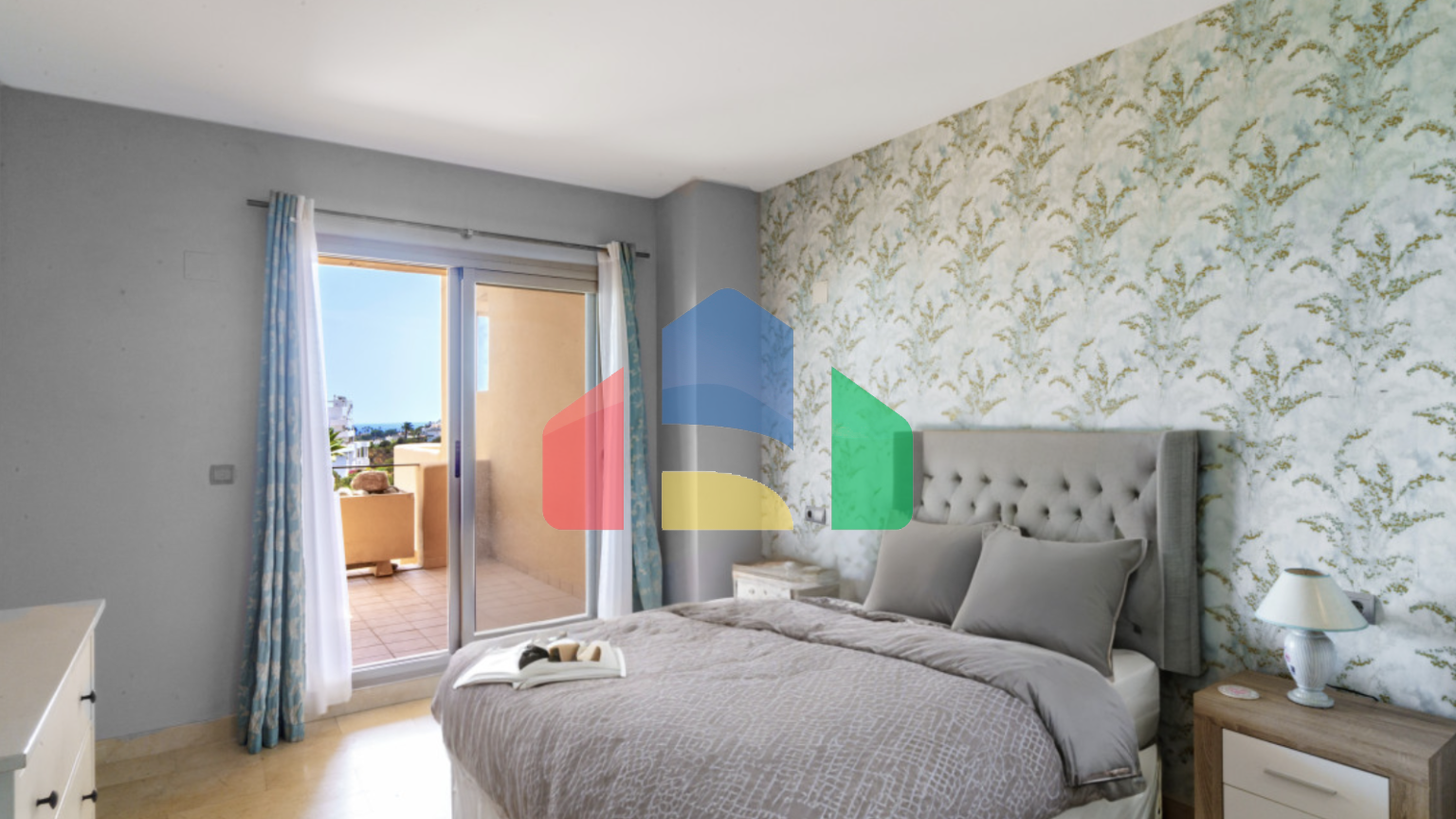 Просторная квартира с 3 спальнями и 2 ванными комнатами