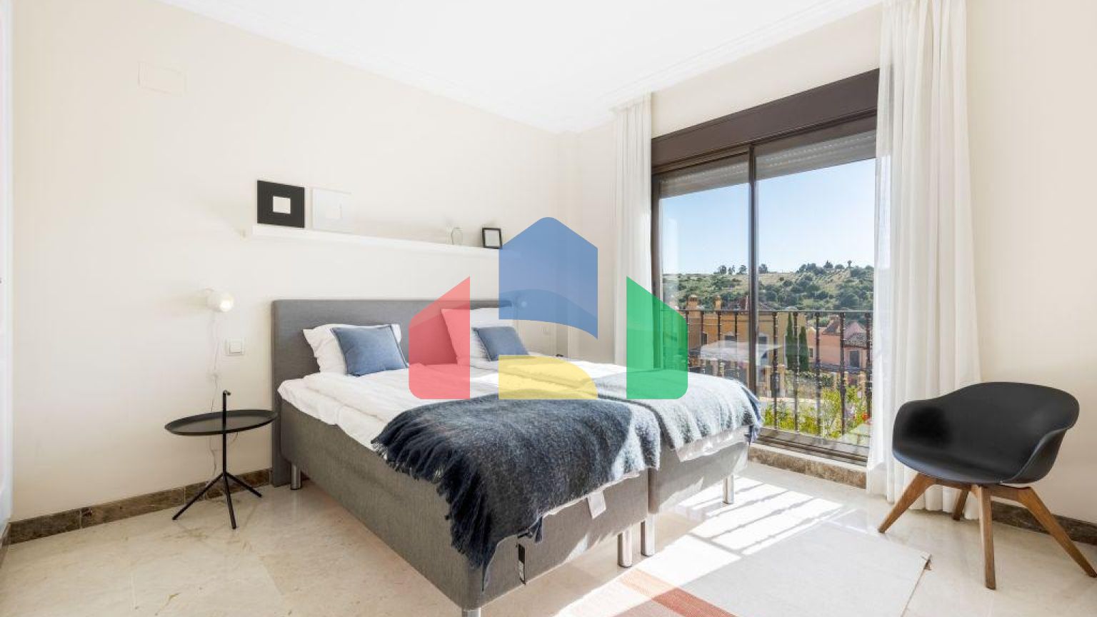 3-спальные виллы в самом сердца гольф-клуба в Эстепоне