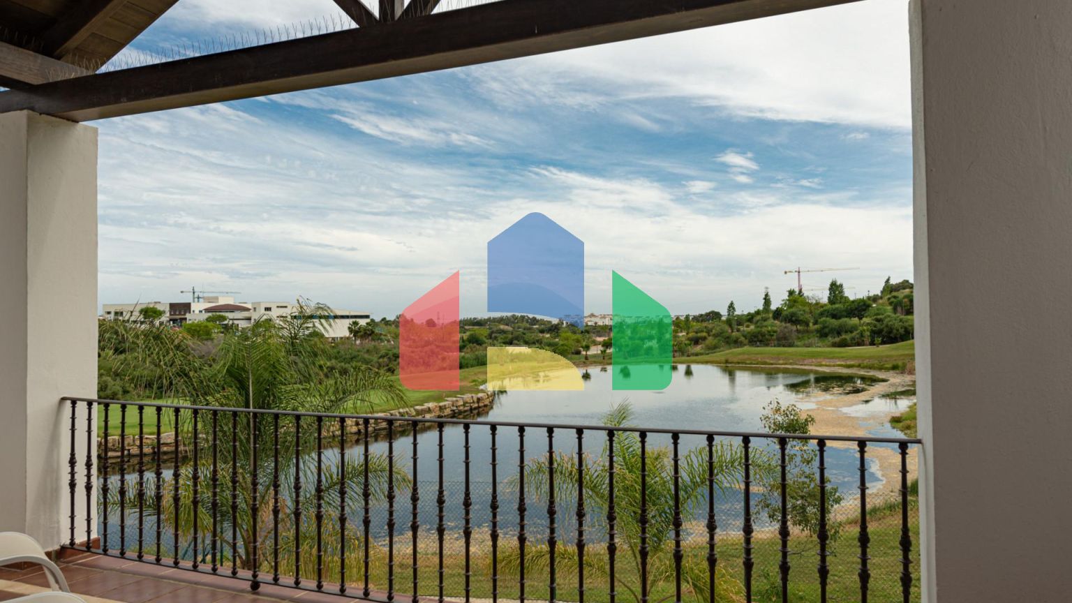 3-спальные виллы в самом сердца гольф-клуба в Эстепоне