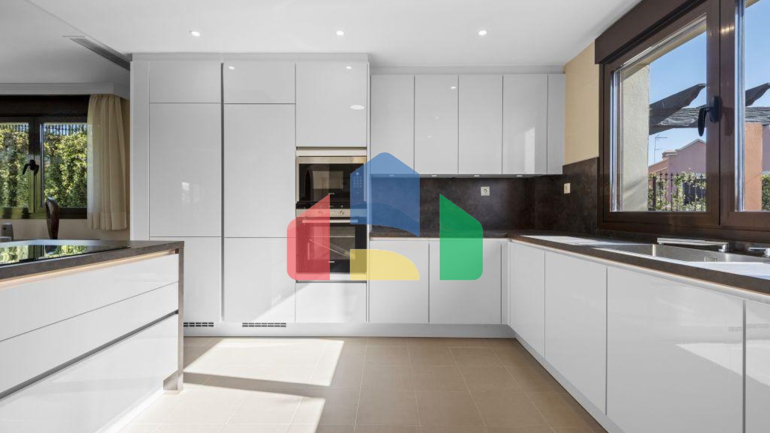 3-спальные виллы в самом сердца гольф-клуба в Эстепоне