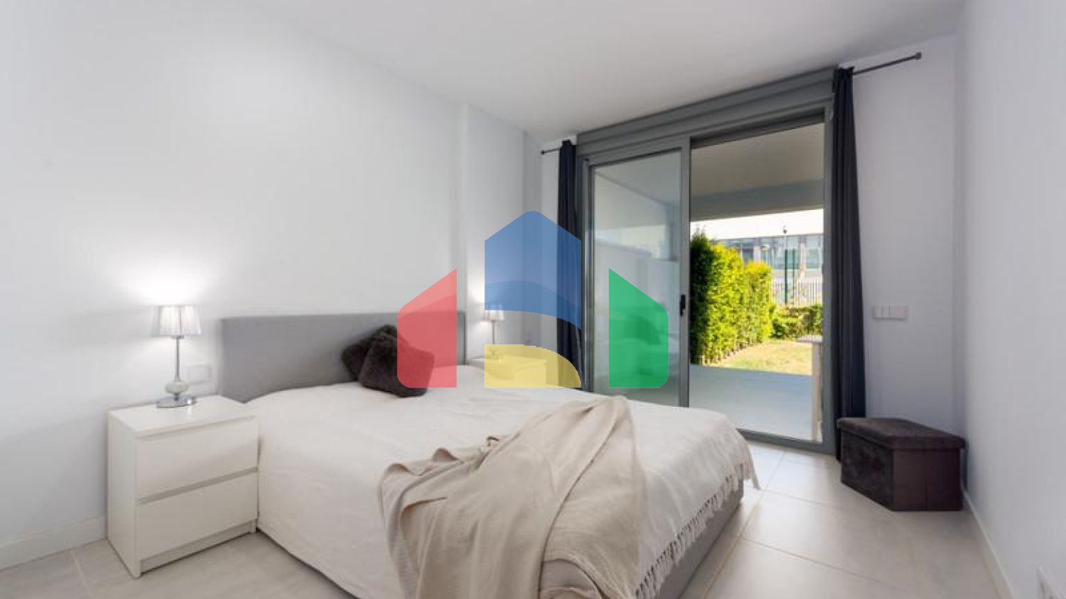 Современная Квартира на Первом Этаже с Частным Садом в Сельво, Эстепона