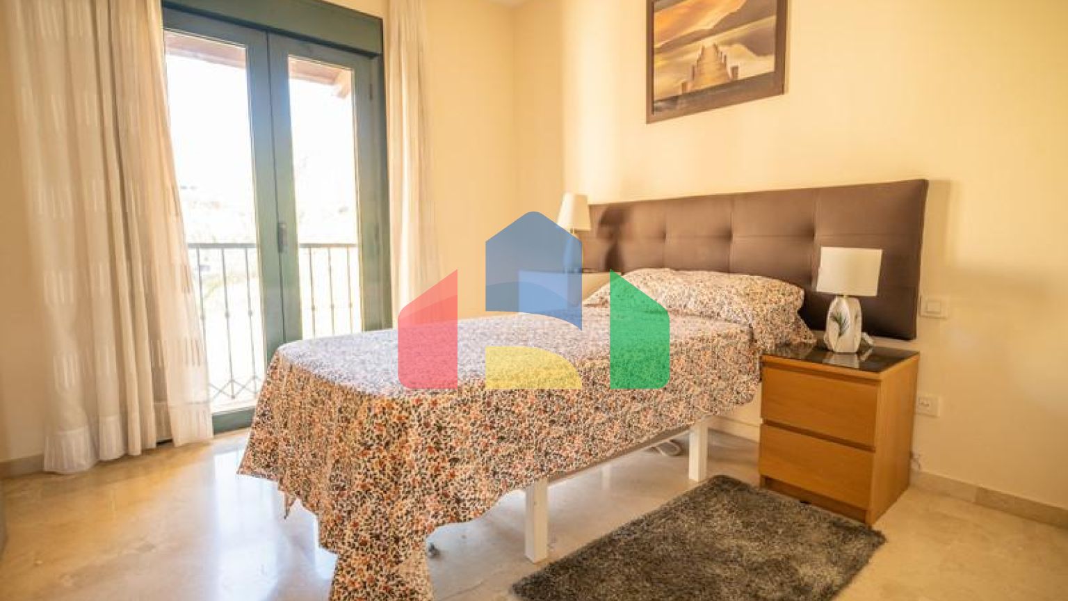 Квартира на среднем этаже в продаже в Эстепоне.