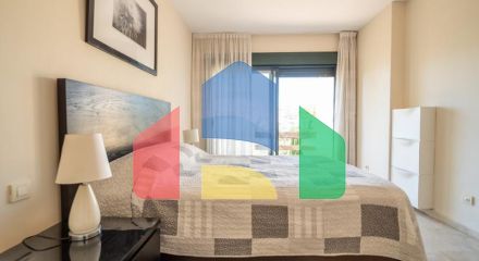 Квартира на среднем этаже в продаже в Эстепоне.