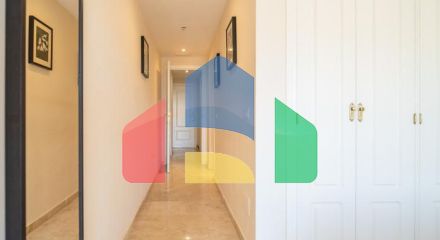 Квартира на среднем этаже в продаже в Эстепоне.