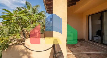 Квартира на среднем этаже в продаже в Эстепоне.