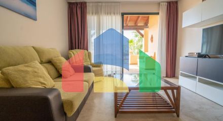 Квартира на среднем этаже в продаже в Эстепоне.