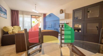 Квартира на среднем этаже в продаже в Эстепоне.