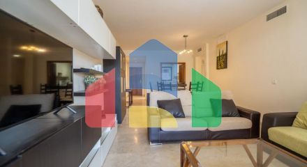 Квартира на среднем этаже в продаже в Эстепоне.