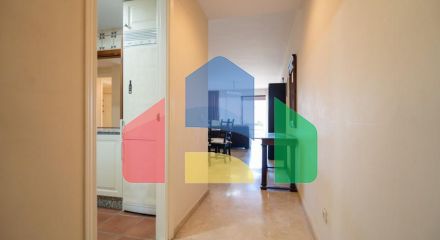 Квартира на среднем этаже в продаже в Эстепоне.