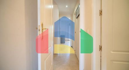 Квартира на среднем этаже в продаже в Эстепоне.