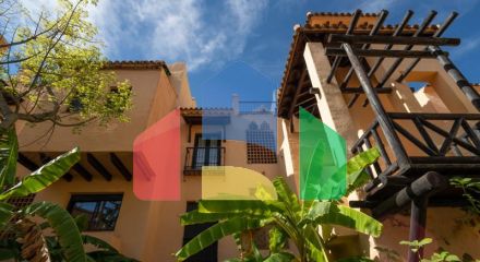 Квартира на среднем этаже в продаже в Эстепоне.