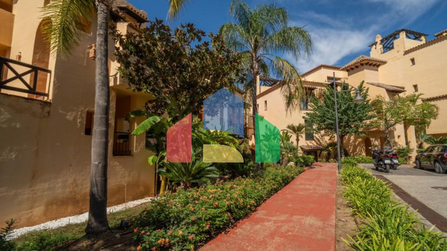 Квартира на среднем этаже в продаже в Эстепоне.