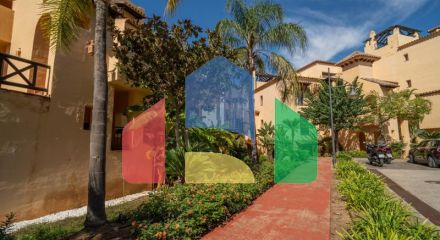 Квартира на среднем этаже в продаже в Эстепоне.