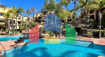 Квартира на среднем этаже в продаже в Эстепоне.