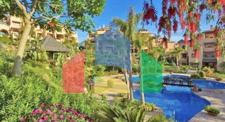 Квартира на среднем этаже в продаже в Эстепоне.