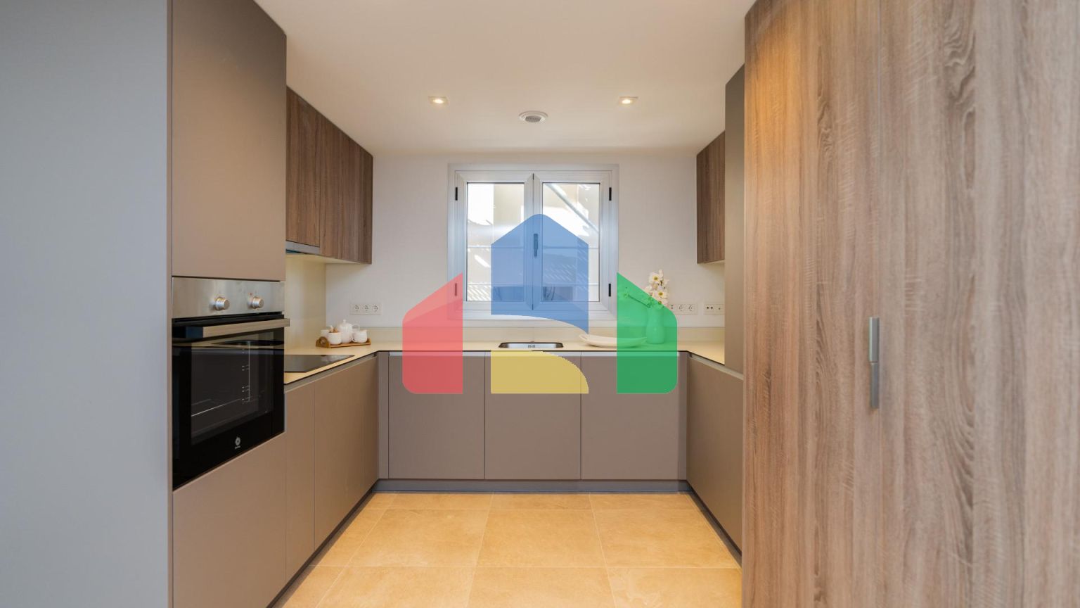 Квартира с двумя спальнями в Эстепоне для любителей гольфа.