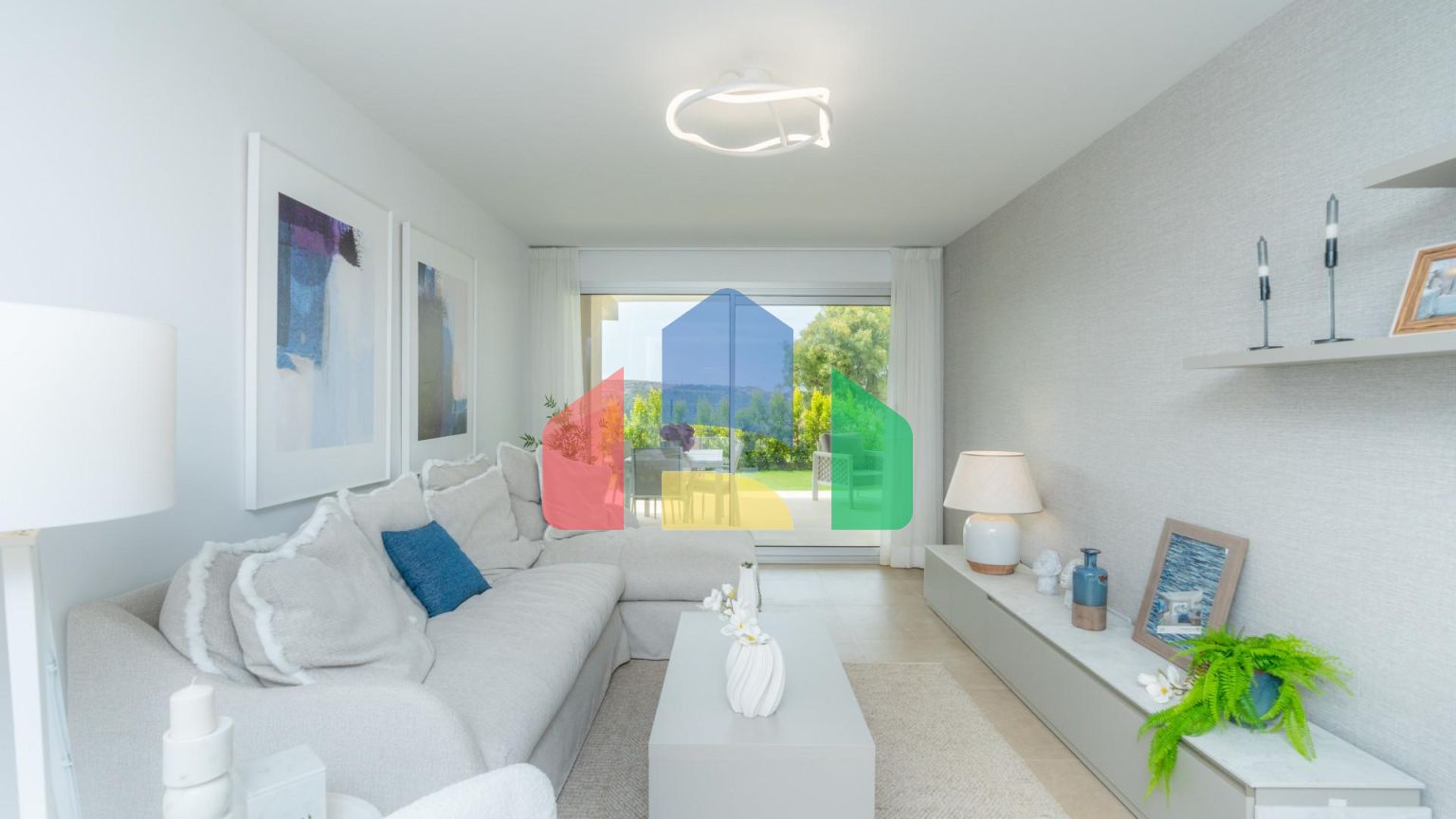 Квартира с двумя спальнями в Эстепоне для любителей гольфа.