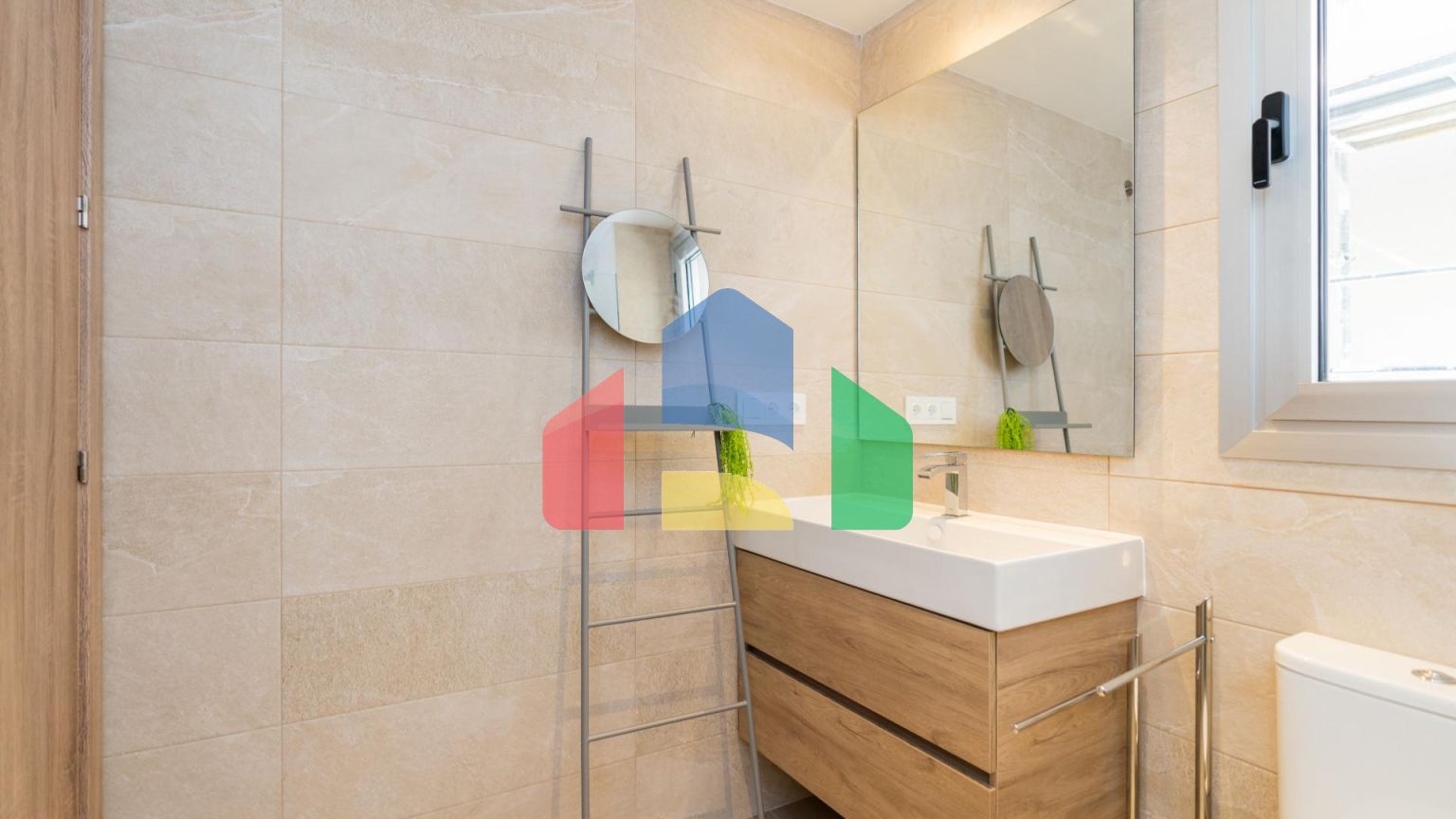 Квартира с двумя спальнями в Эстепоне для любителей гольфа.