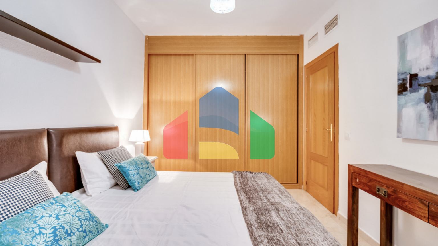 Просторная квартира с тремя спальнями