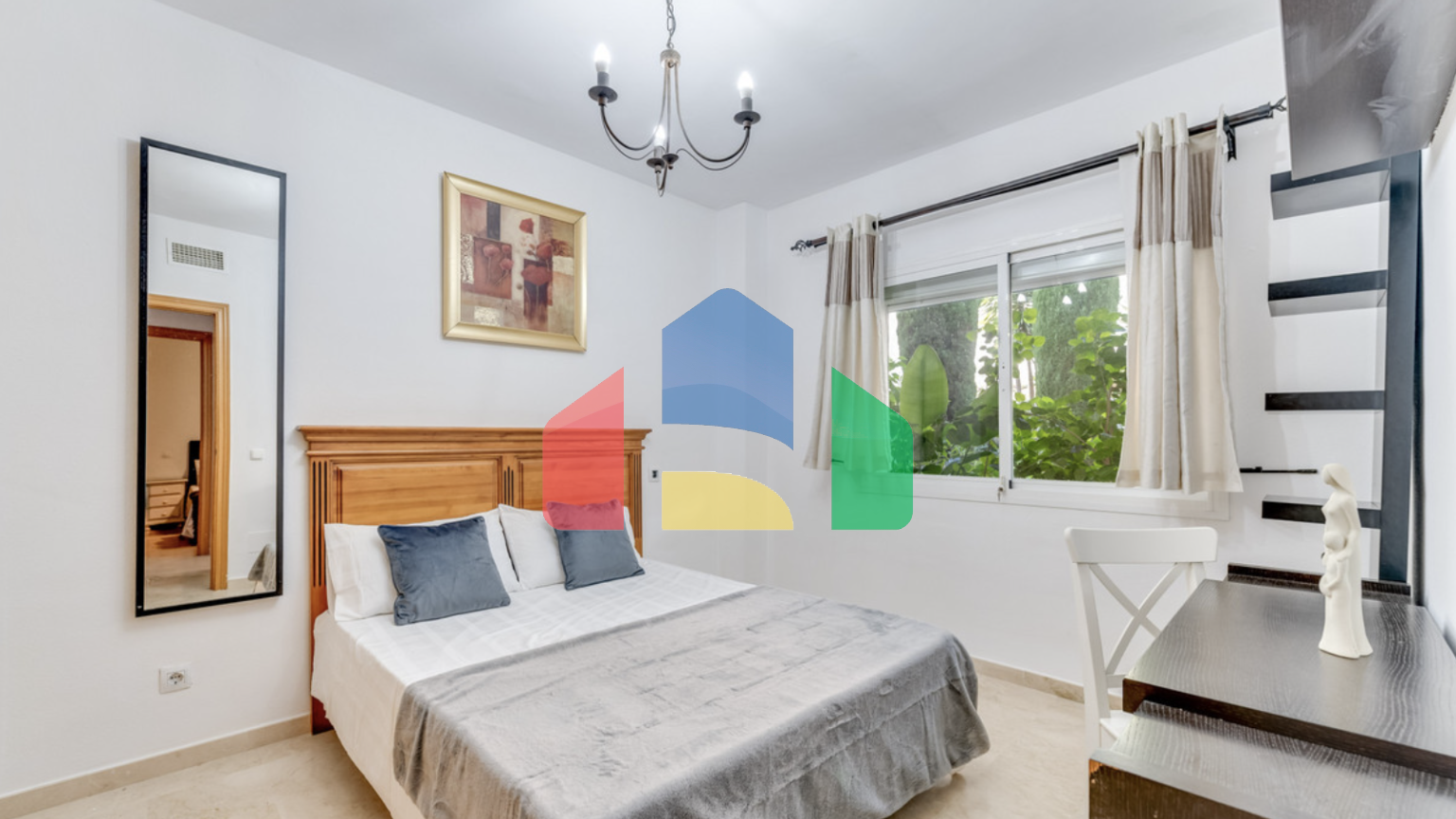 Просторная квартира с тремя спальнями