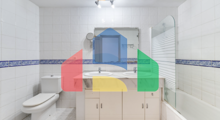 Просторная квартира с тремя спальнями