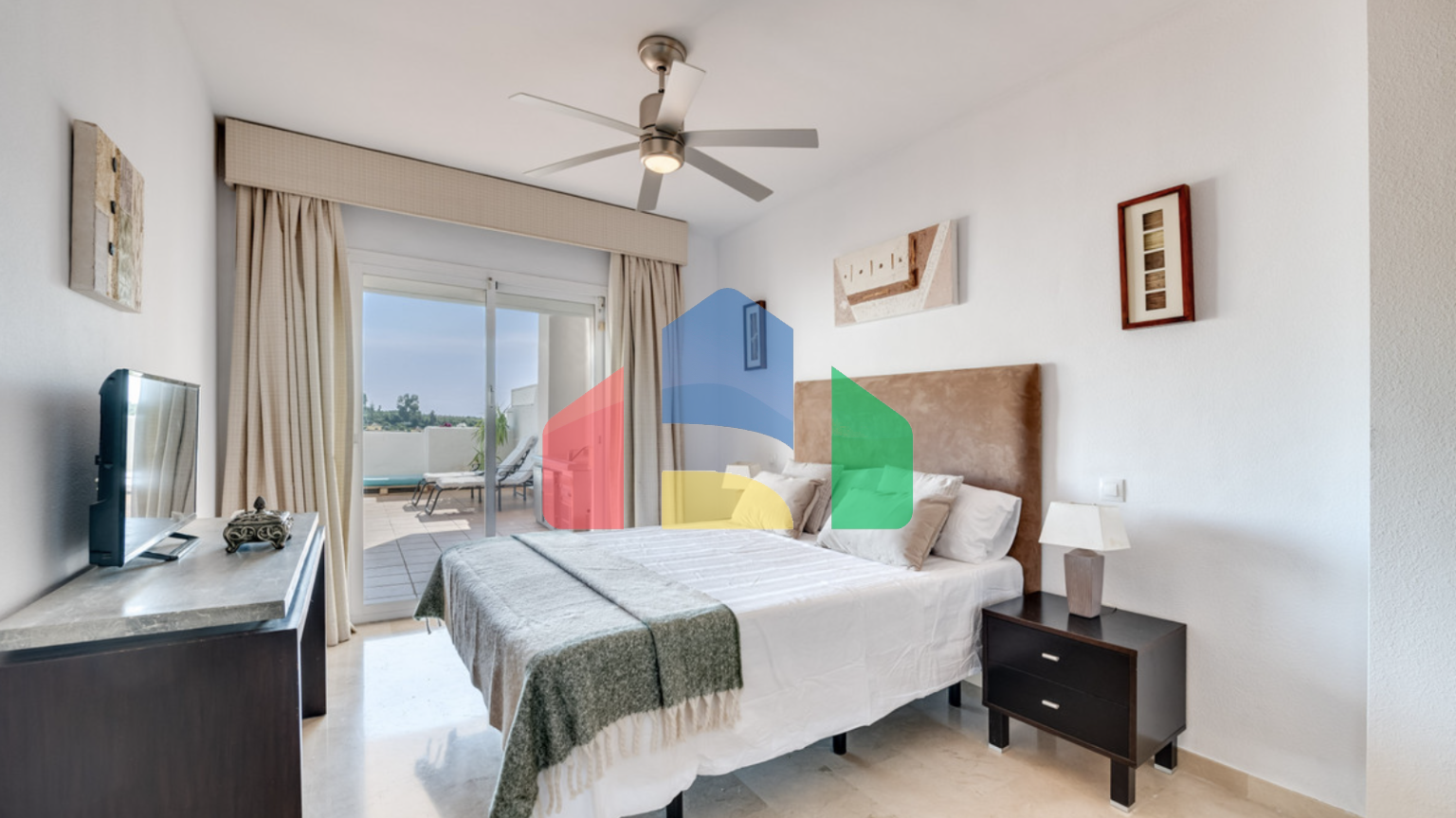 Просторная квартира с тремя спальнями