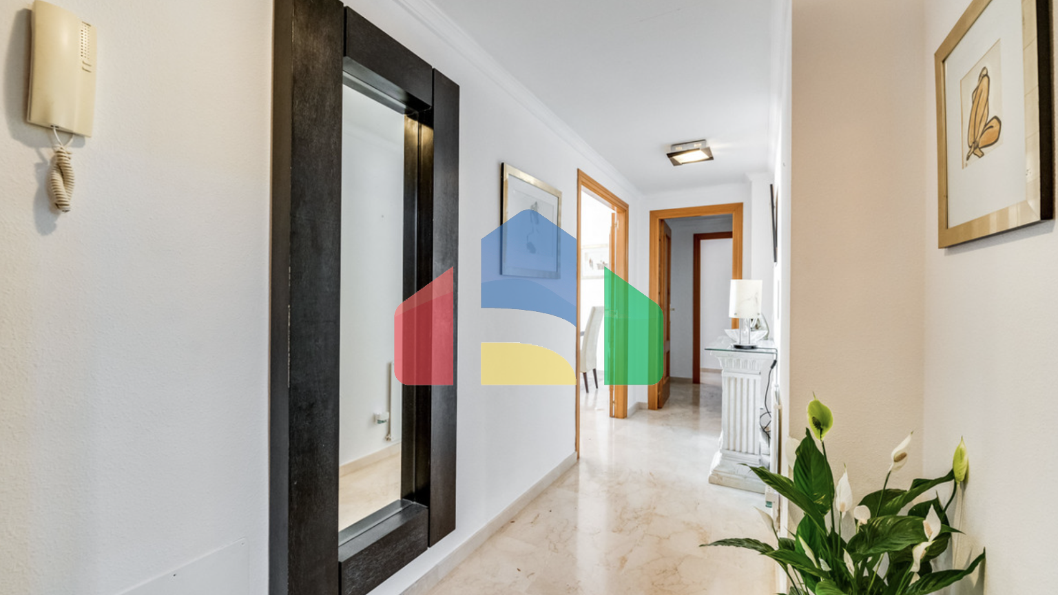 Просторная квартира с тремя спальнями