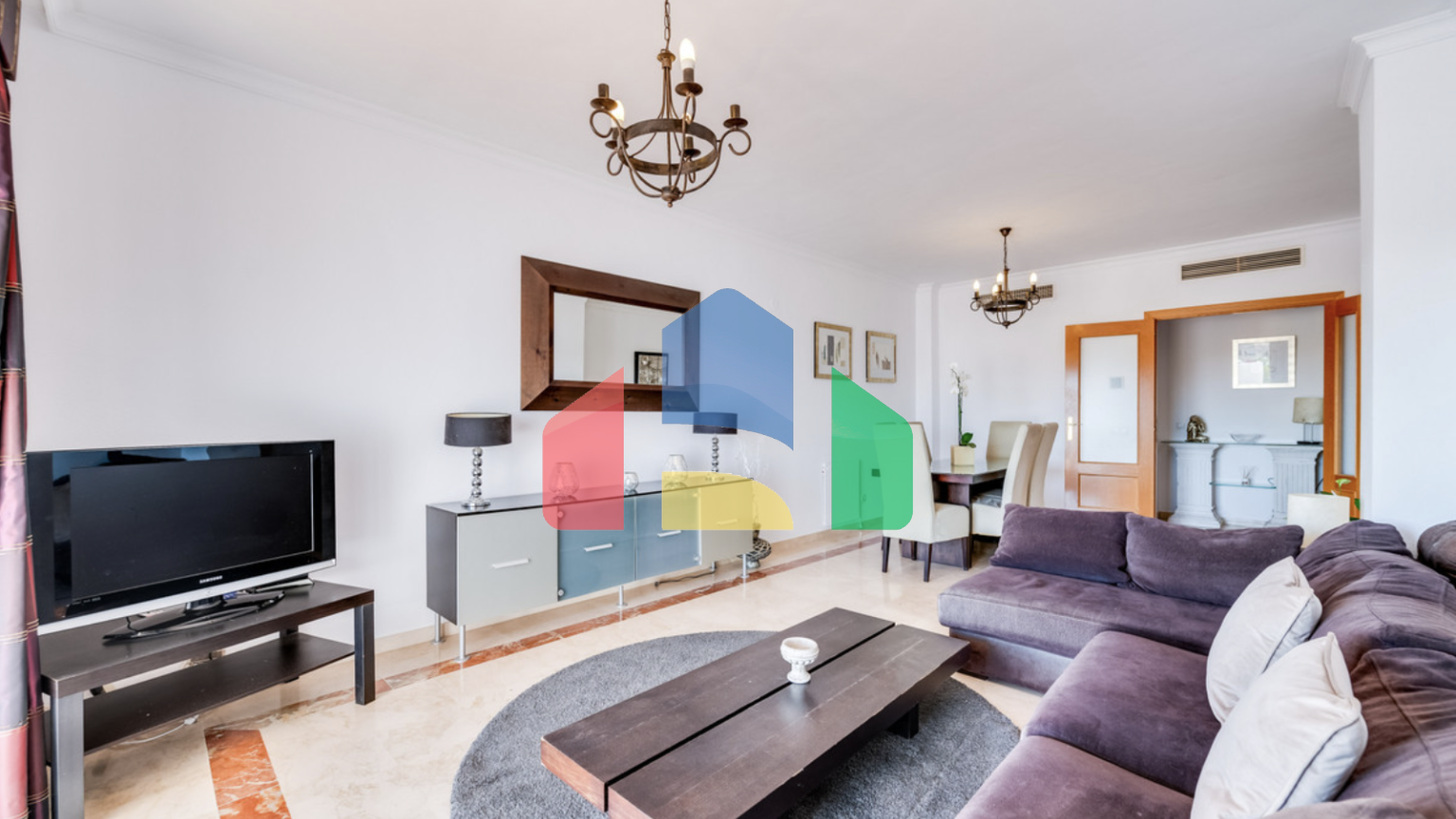 Просторная квартира с тремя спальнями