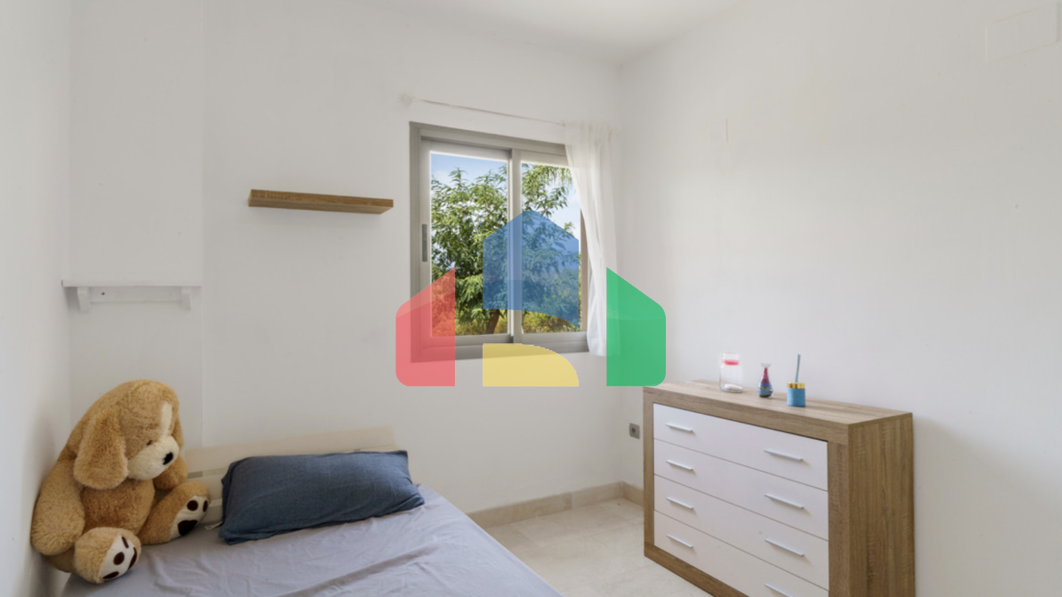 Просторная квартира с тремя спальнями