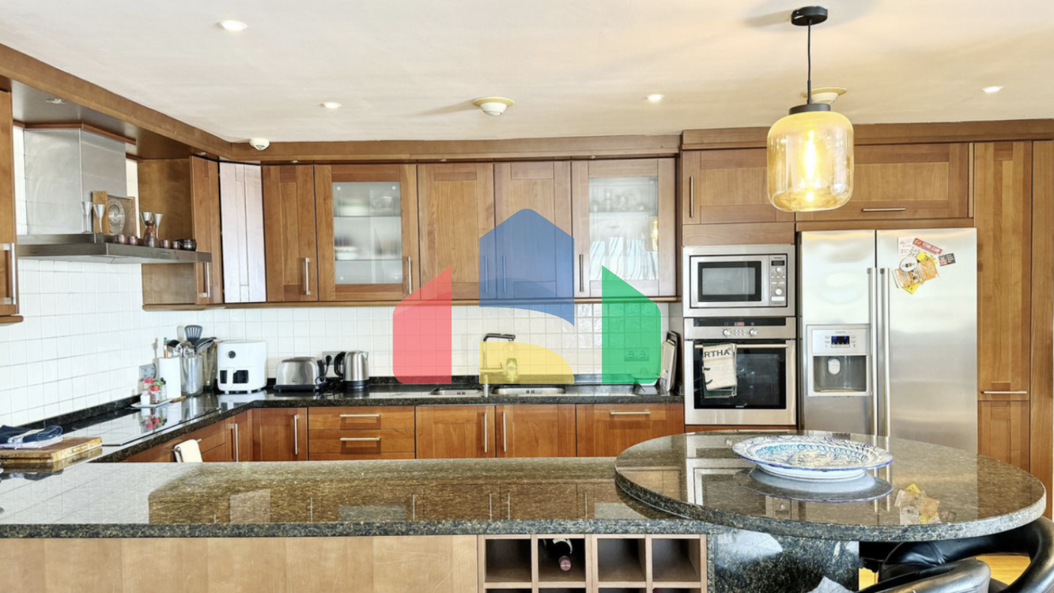 Фантастическая квартира с 3 спальнями и панорамным видом на море