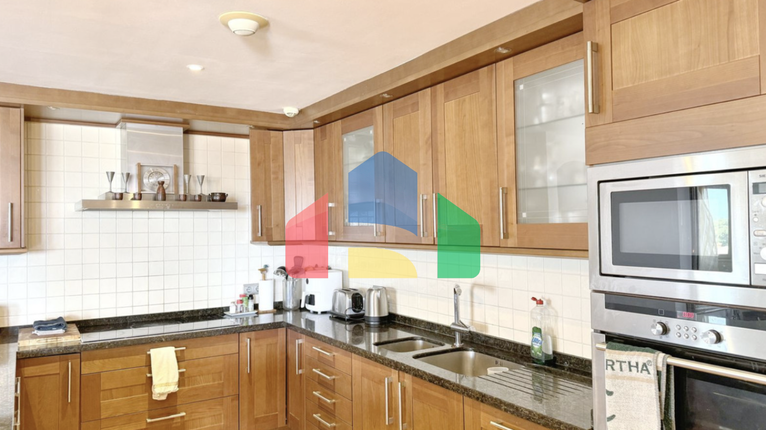 Фантастическая квартира с 3 спальнями и панорамным видом на море