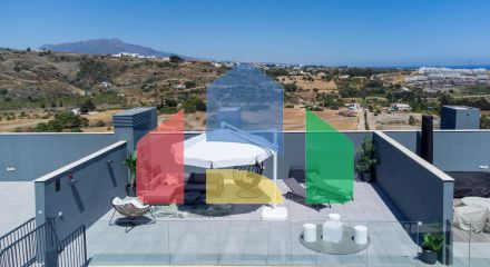 Elegant penthouse in Estepona