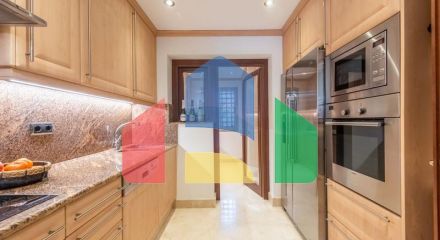 Впечатляющий пентхаус с видом на море в районе Новая Золотая Миля, в комплексе Торре Бермеха.