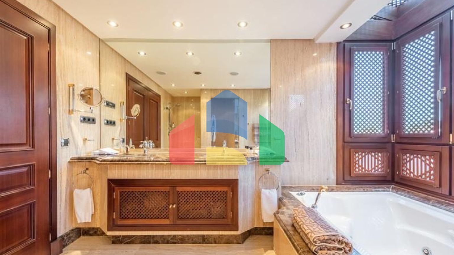 Впечатляющий пентхаус с видом на море в районе Новая Золотая Миля, в комплексе Торре Бермеха.