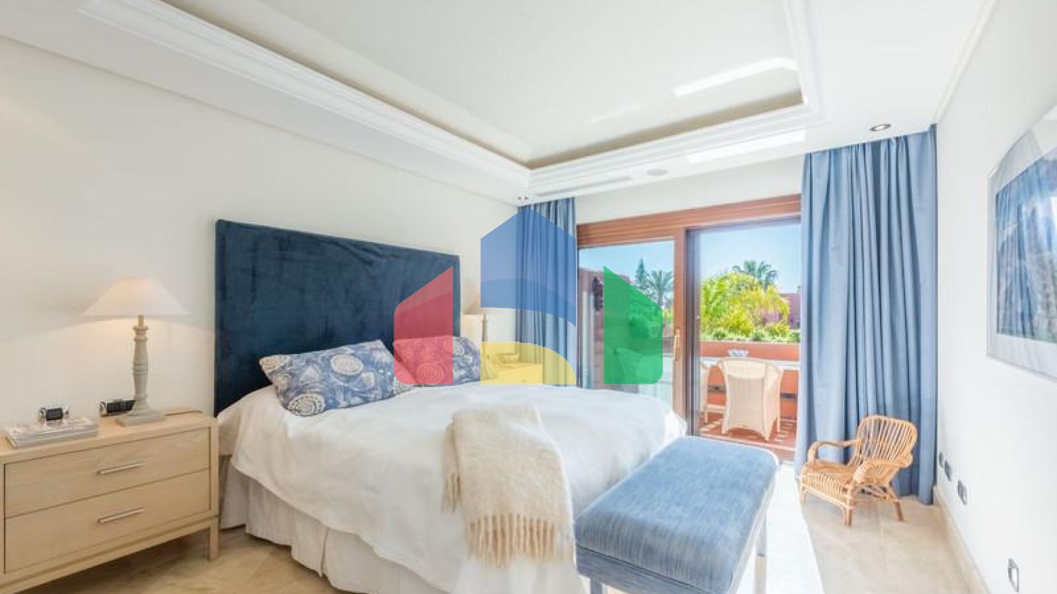 Впечатляющий пентхаус с видом на море в районе Новая Золотая Миля, в комплексе Торре Бермеха.