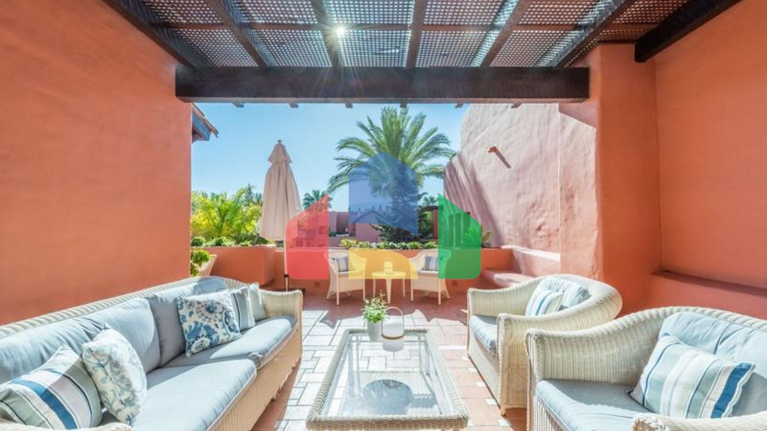 Впечатляющий пентхаус с видом на море в районе Новая Золотая Миля, в комплексе Торре Бермеха.