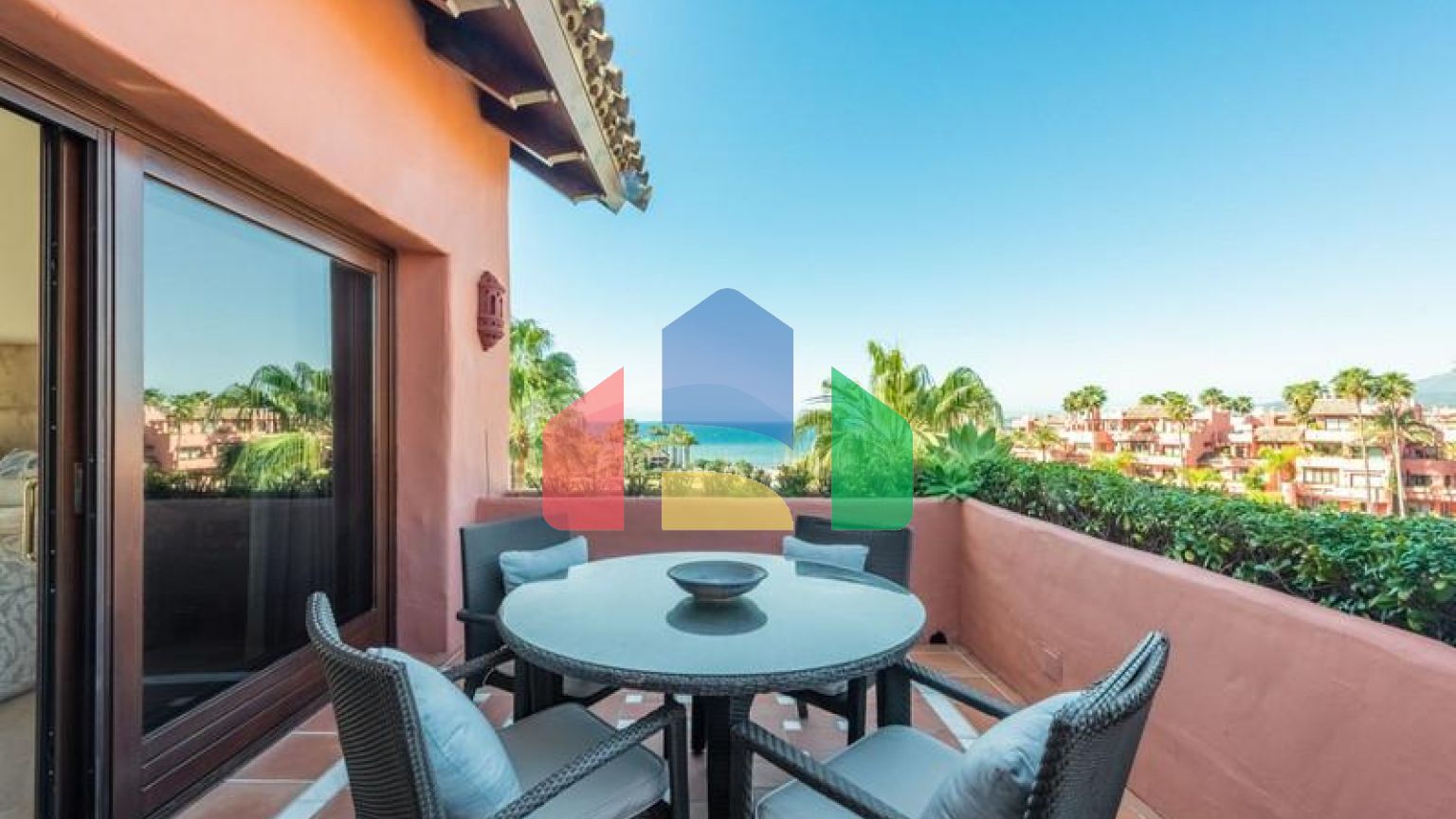 Впечатляющий пентхаус с видом на море в районе Новая Золотая Миля, в комплексе Торре Бермеха.