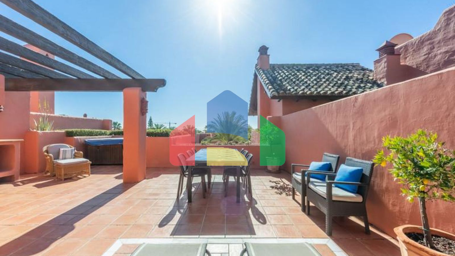 Впечатляющий пентхаус с видом на море в районе Новая Золотая Миля, в комплексе Торре Бермеха.