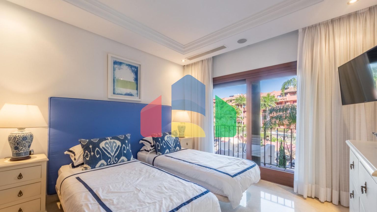 Торре Бермеха, Восточная Эстепона. Великолепный пентхаус с видом на море в роскошной урбанизации на первой линии!