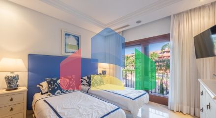 Торре Бермеха, Восточная Эстепона. Великолепный пентхаус с видом на море в роскошной урбанизации на первой линии!