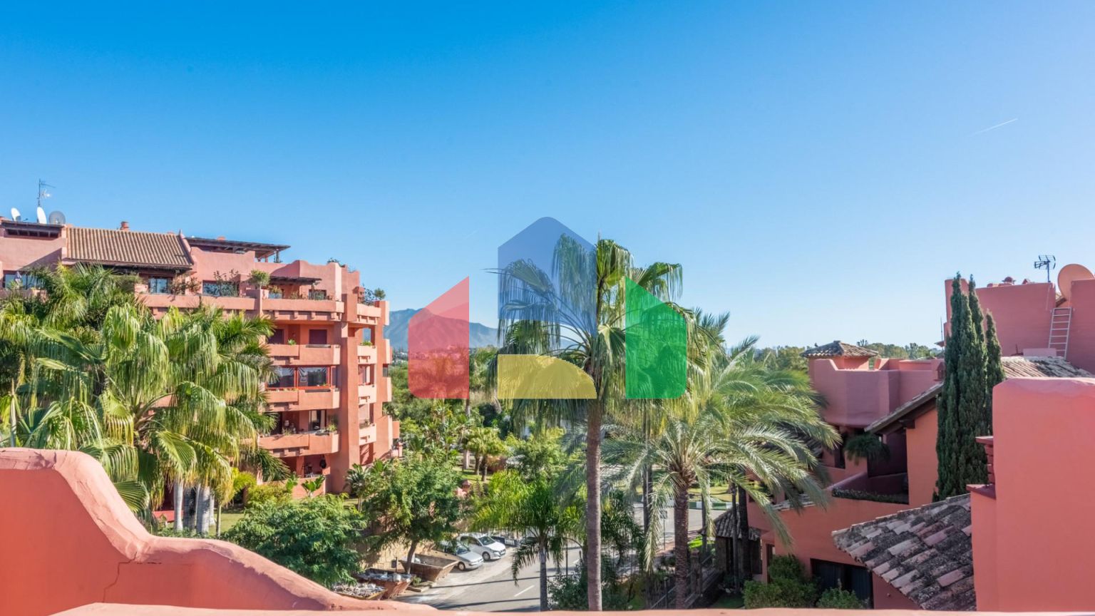 Торре Бермеха, Восточная Эстепона. Великолепный пентхаус с видом на море в роскошной урбанизации на первой линии!