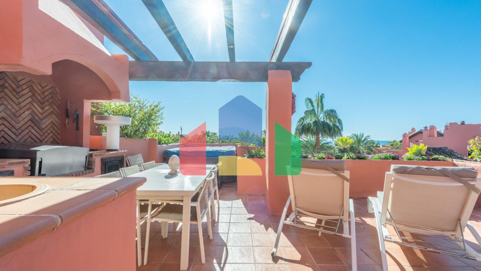 Торре Бермеха, Восточная Эстепона. Великолепный пентхаус с видом на море в роскошной урбанизации на первой линии!