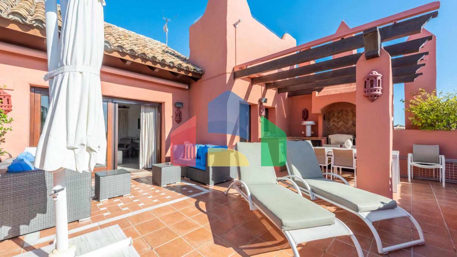 Торре Бермеха, Восточная Эстепона. Великолепный пентхаус с видом на море в роскошной урбанизации на первой линии!