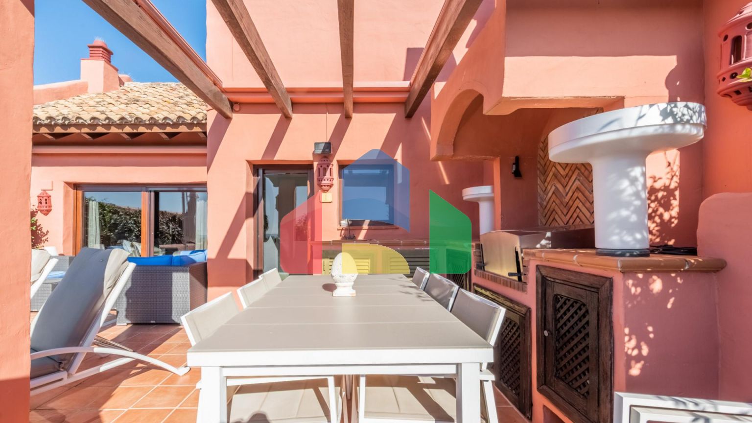 Торре Бермеха, Восточная Эстепона. Великолепный пентхаус с видом на море в роскошной урбанизации на первой линии!