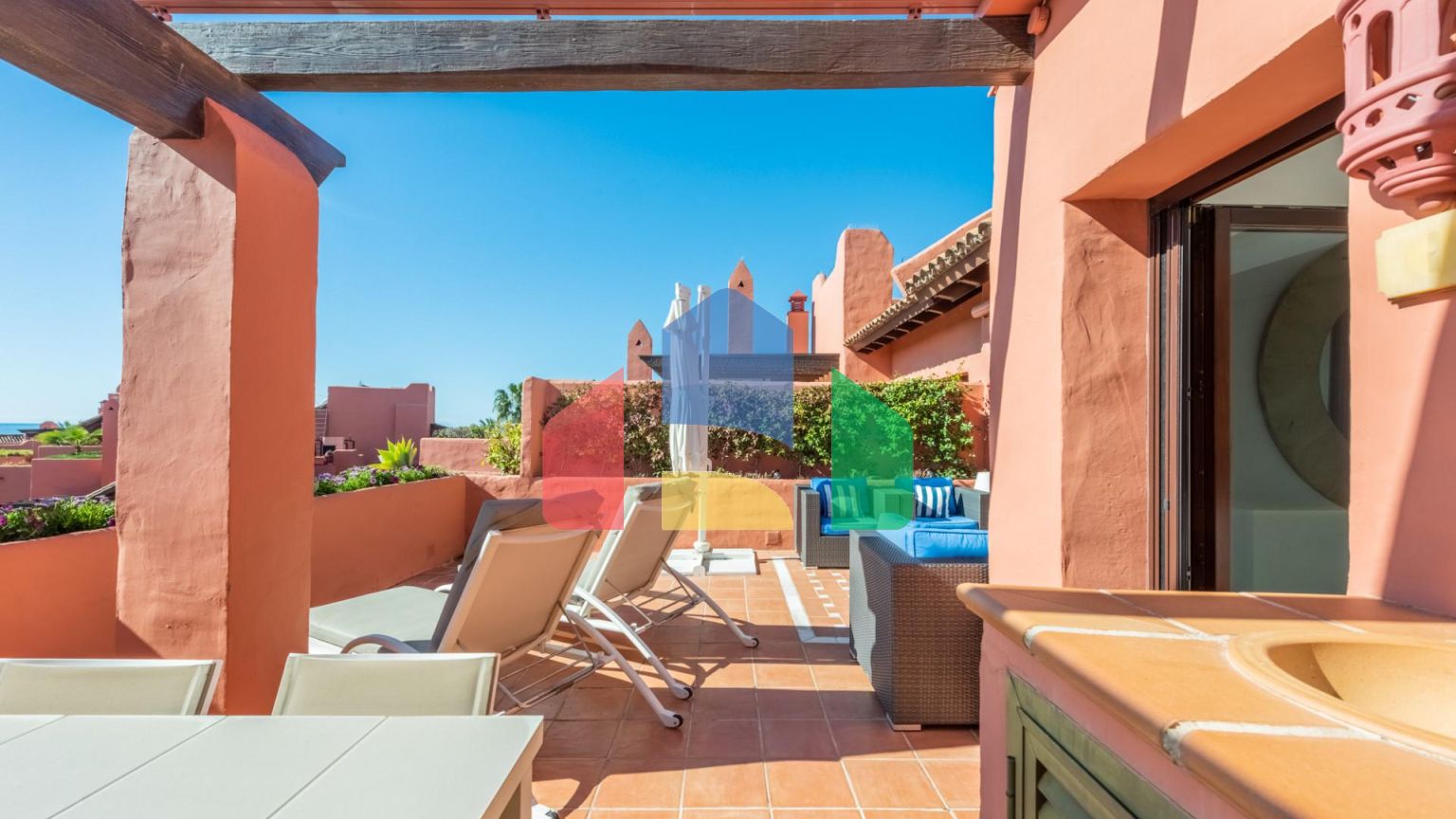 Торре Бермеха, Восточная Эстепона. Великолепный пентхаус с видом на море в роскошной урбанизации на первой линии!