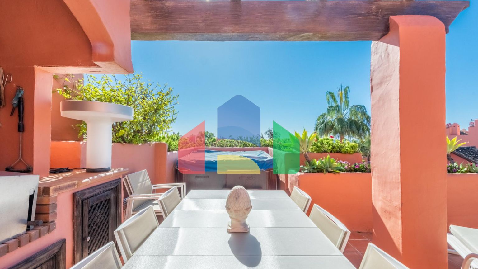 Торре Бермеха, Восточная Эстепона. Великолепный пентхаус с видом на море в роскошной урбанизации на первой линии!