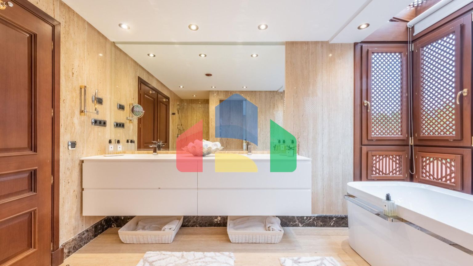 Торре Бермеха, Восточная Эстепона. Великолепный пентхаус с видом на море в роскошной урбанизации на первой линии!